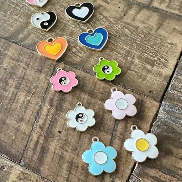 12pc Charm Set - Ying Yang Hearts - Ying Yang Flowers - Flowers - Hearts - Picture 4 of 4